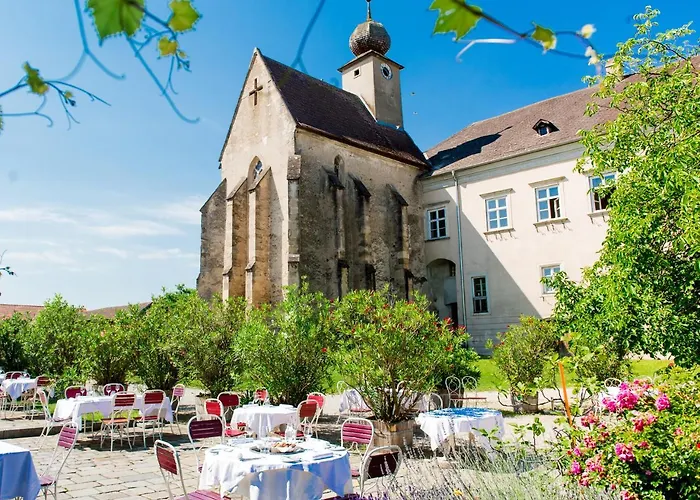 Gut Oberstockstall Gasthof Kirchberg am Wagram